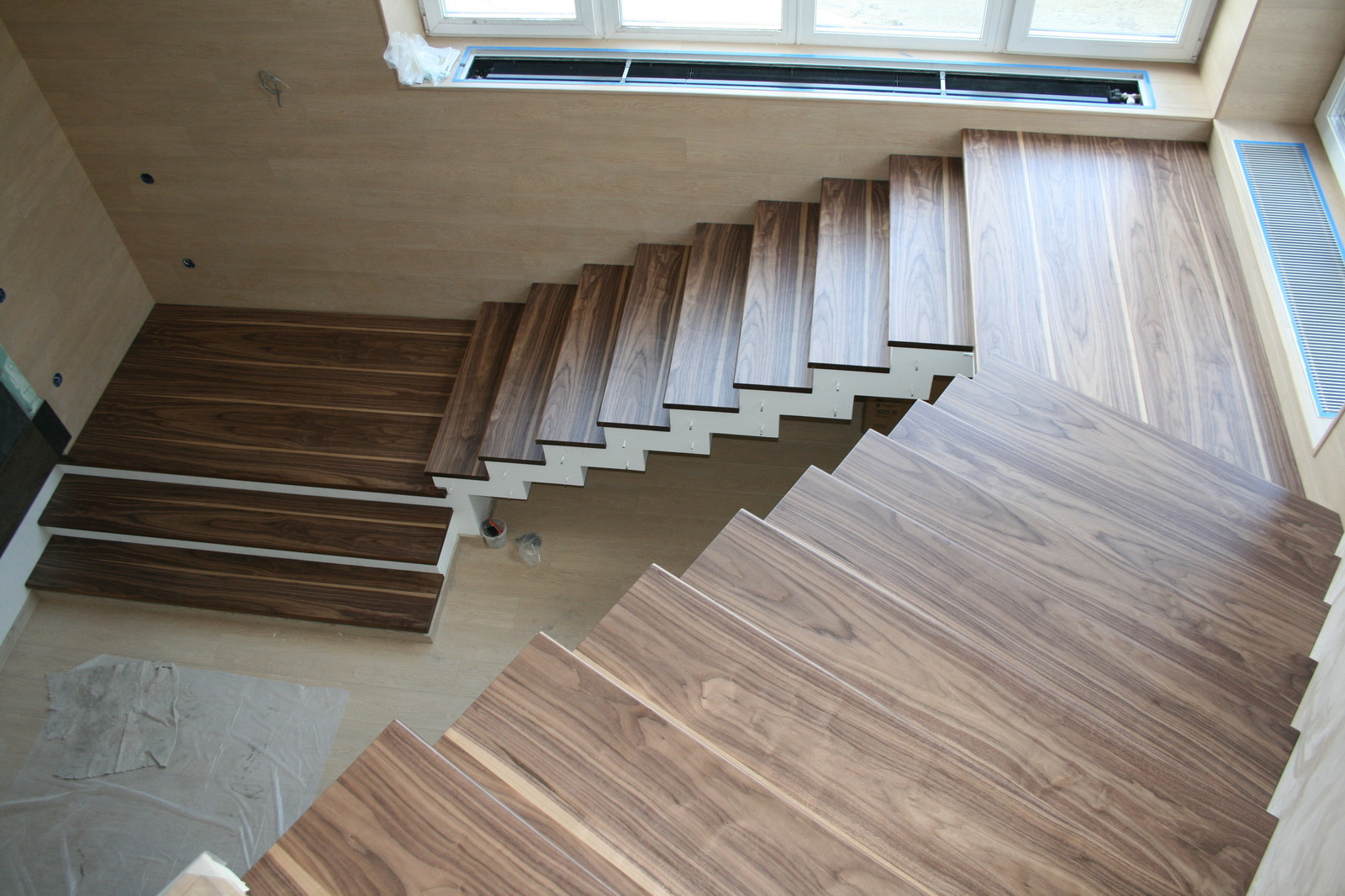 Обложка проекта: Лестница (американский орех)