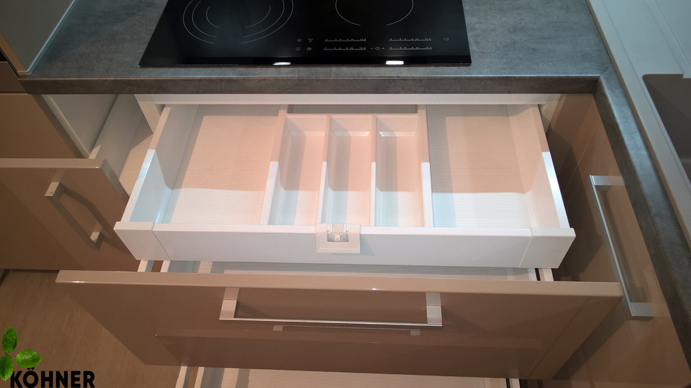 Кухня в стиле Хай-Тек