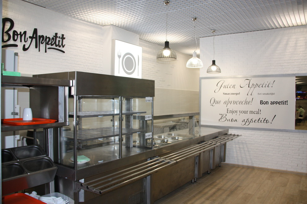 Столовая для сотрудников, надписи из самоклеящейся пленки вырезаны на плоттере