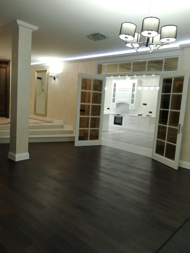 Большая кухня в загородном доме