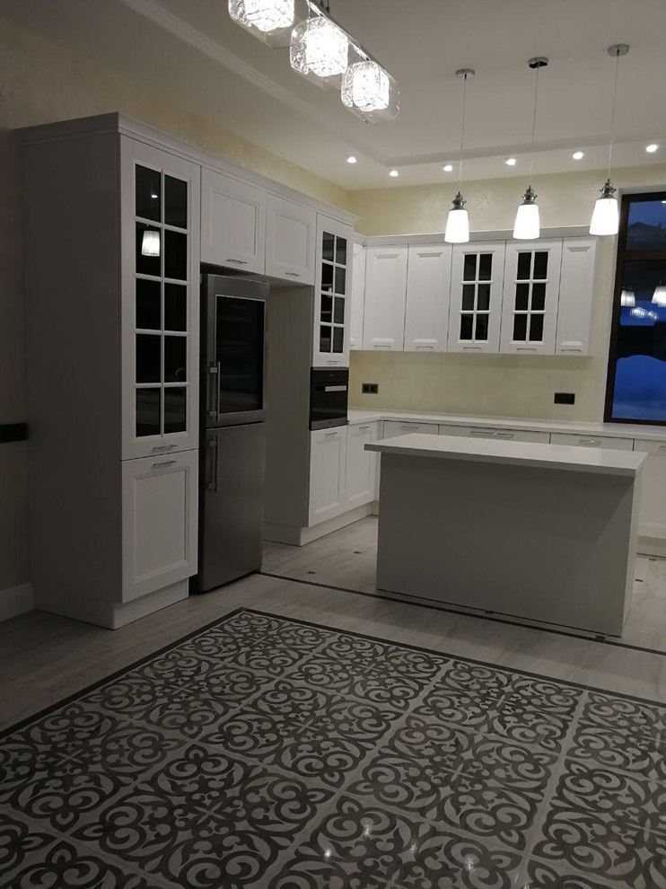 Большая кухня в загородном доме