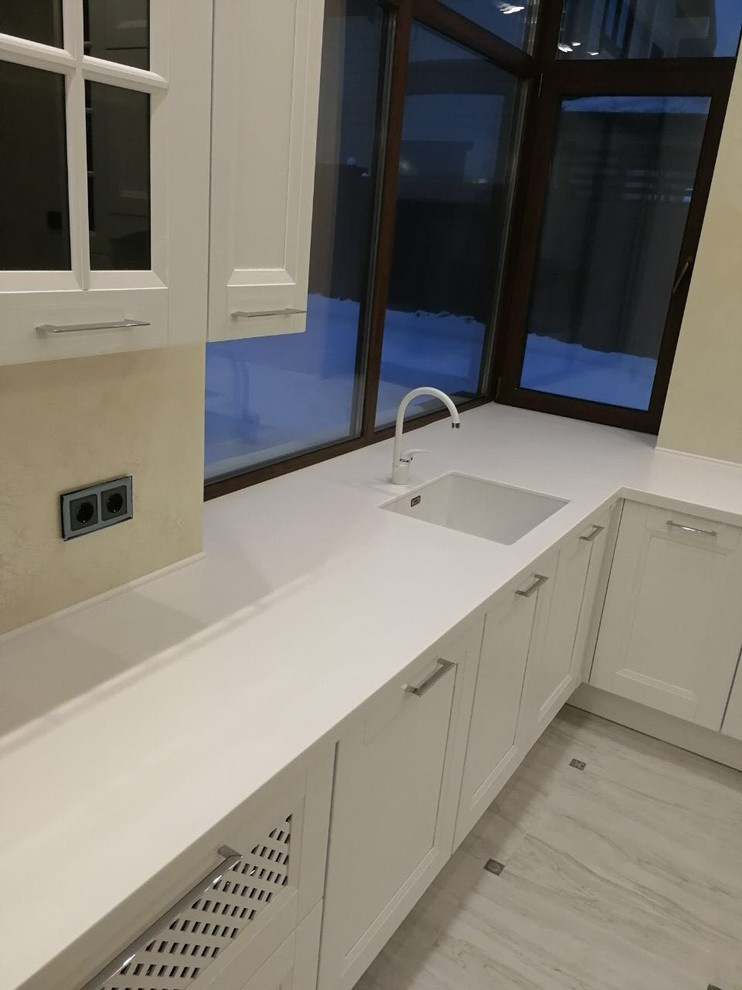 Большая кухня в загородном доме