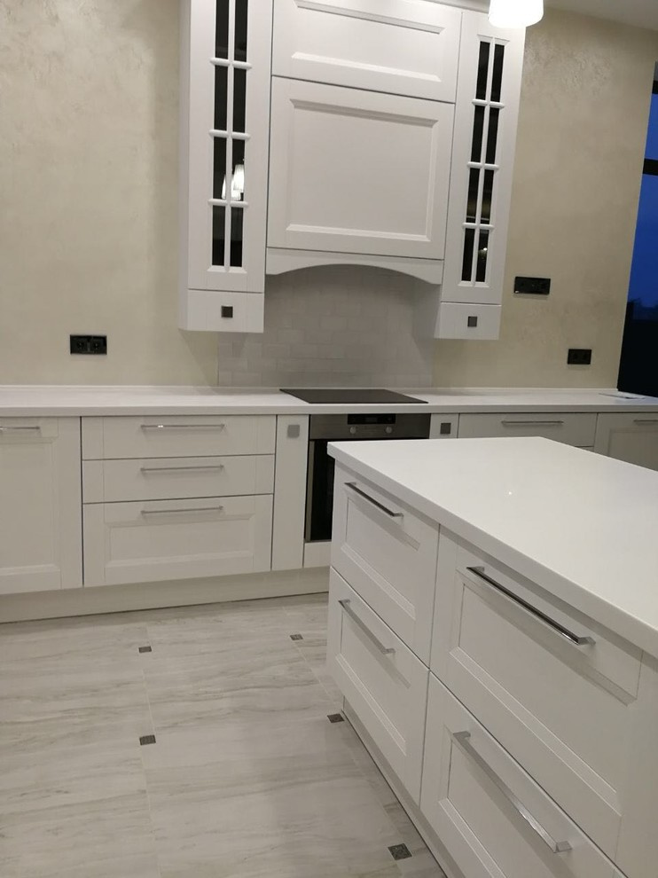 Большая кухня в загородном доме