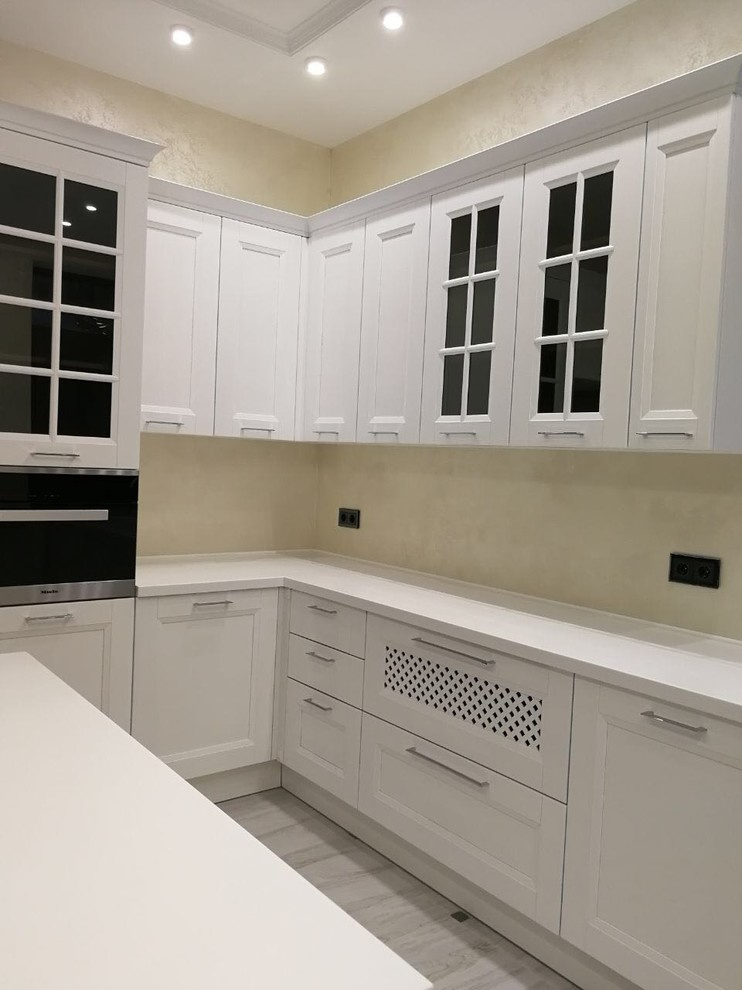 Большая кухня в загородном доме