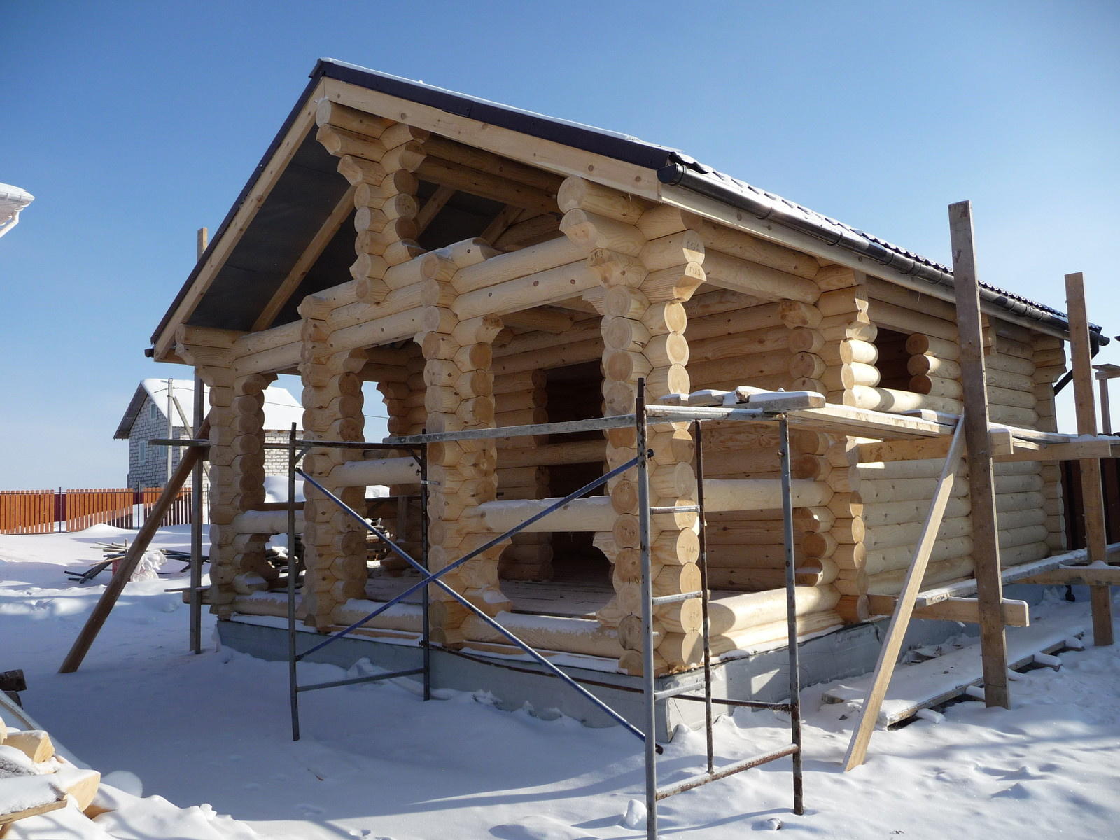 Баня из оцилиндрованного бревна