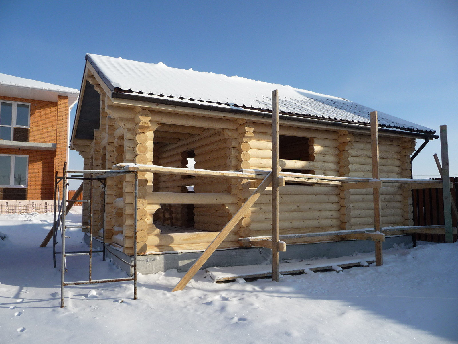 Баня из оцилиндрованного бревна