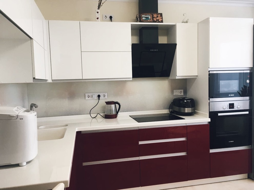 Обложка проекта: Красно-белая современная кухня