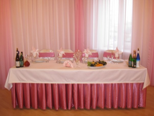 Предлагаем срочный пошив фуршетных юбок для банкетов, мероприятий, ресторанов.