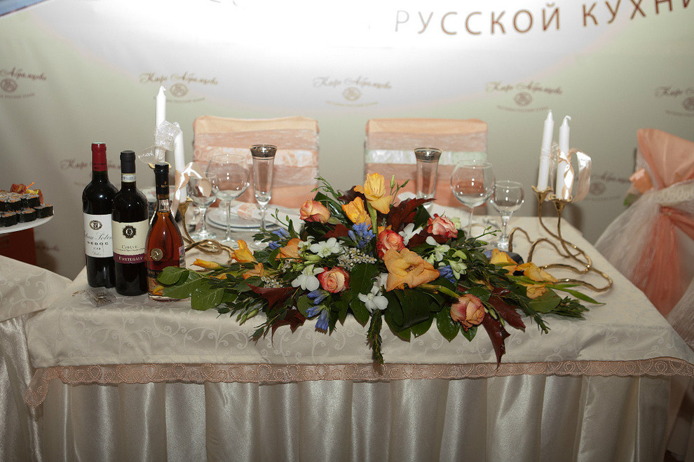 Обложка проекта: Предлагаем срочный пошив фуршетных юбок для банкетов, мероприятий, ресторанов.