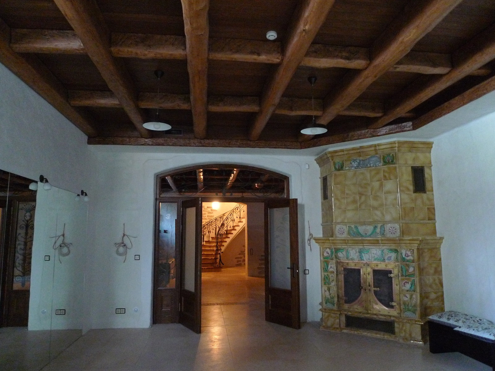 Отделка потолка