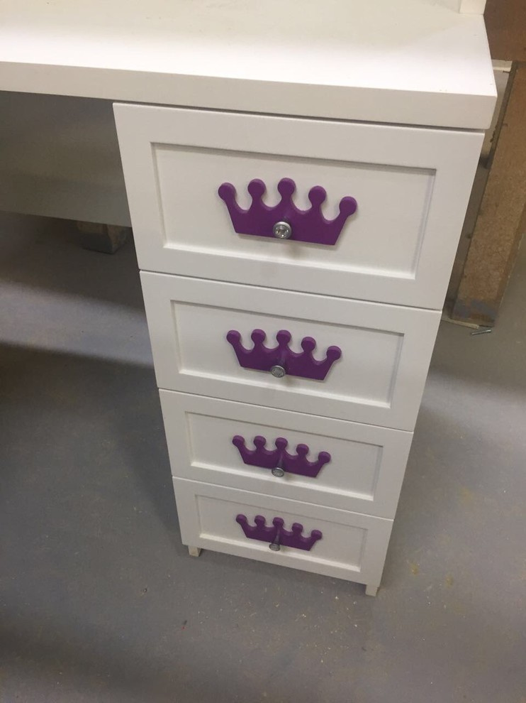 Обложка проекта: Столик в детскую комнату