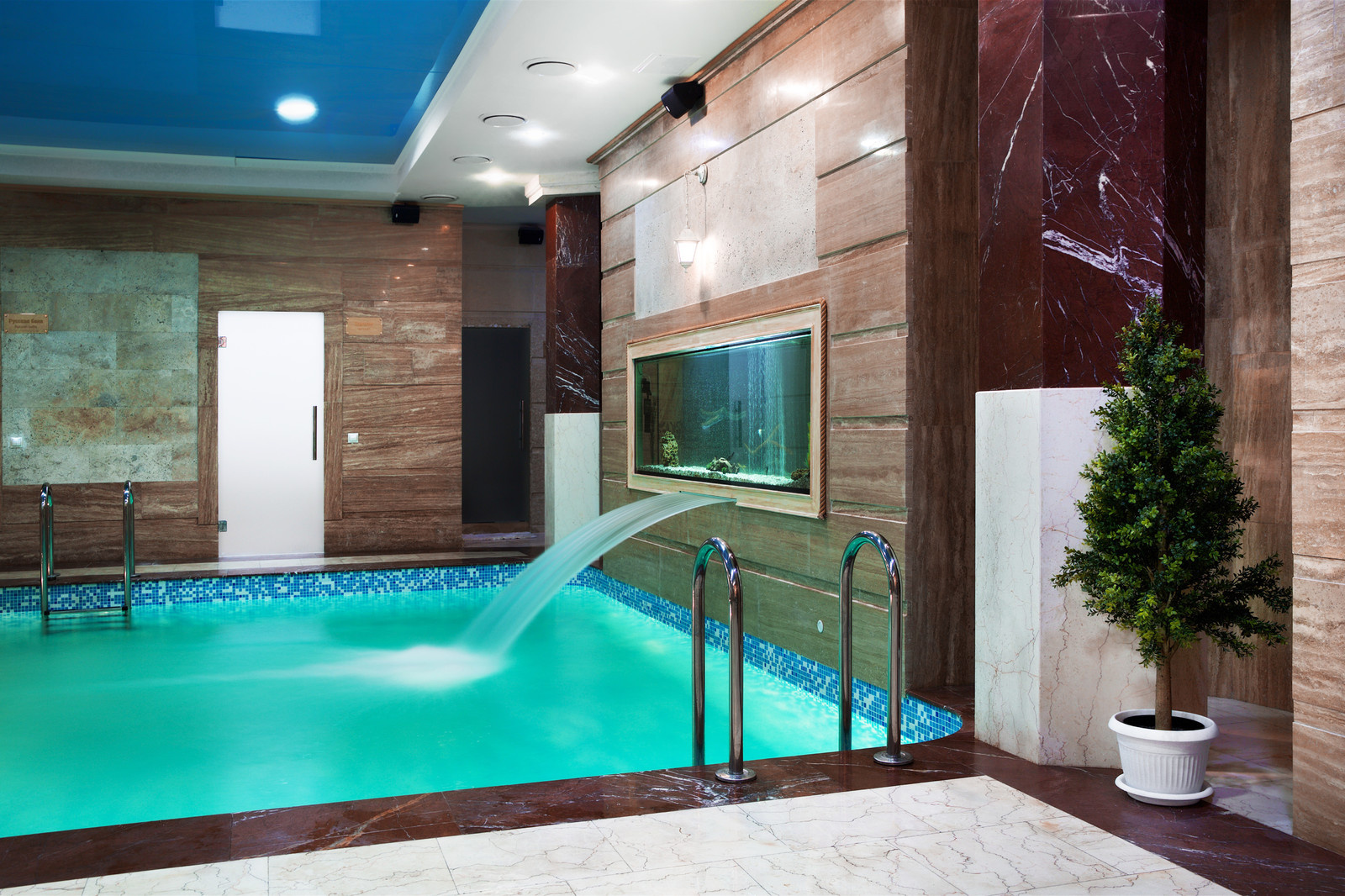 Отель Amici Grand Hotel