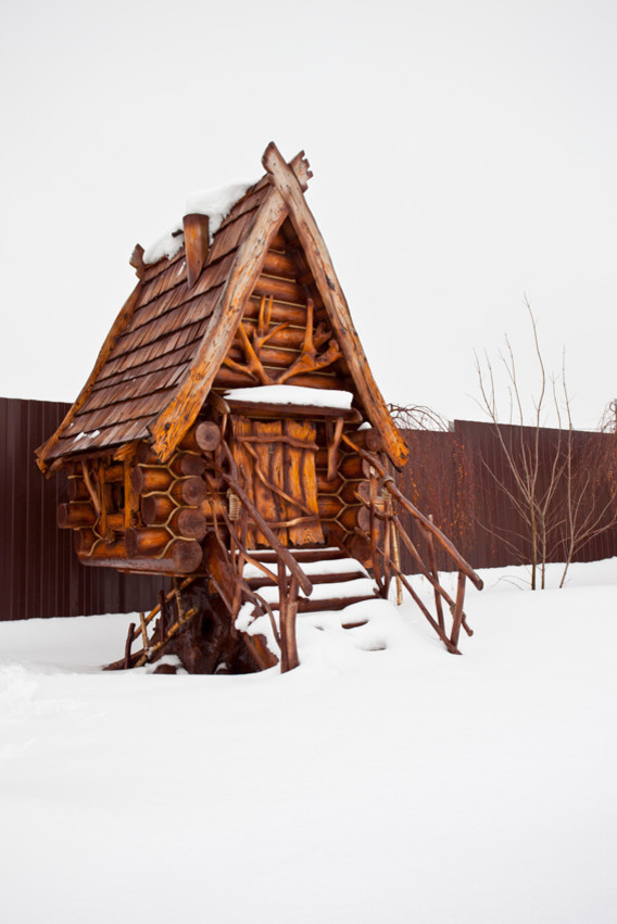 Загородный дом с барельефами.(Фото реализации)