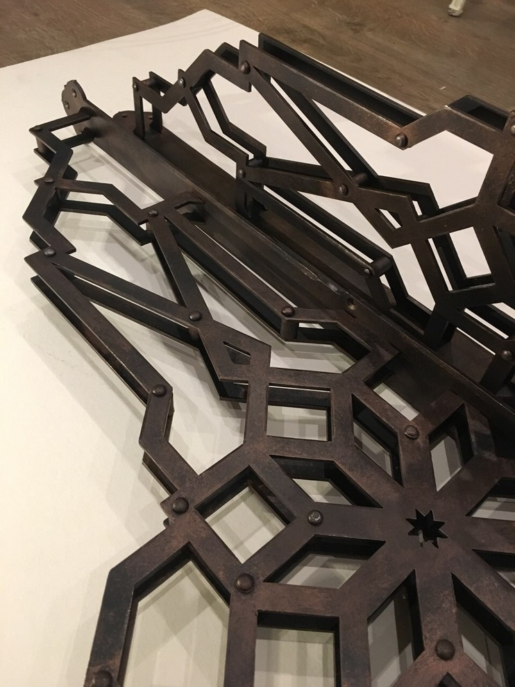 Кронштейн в восточном стиле.