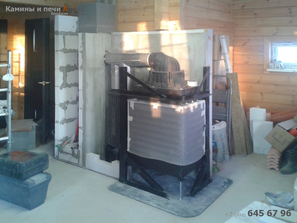 Отделка камина с угловой топкой