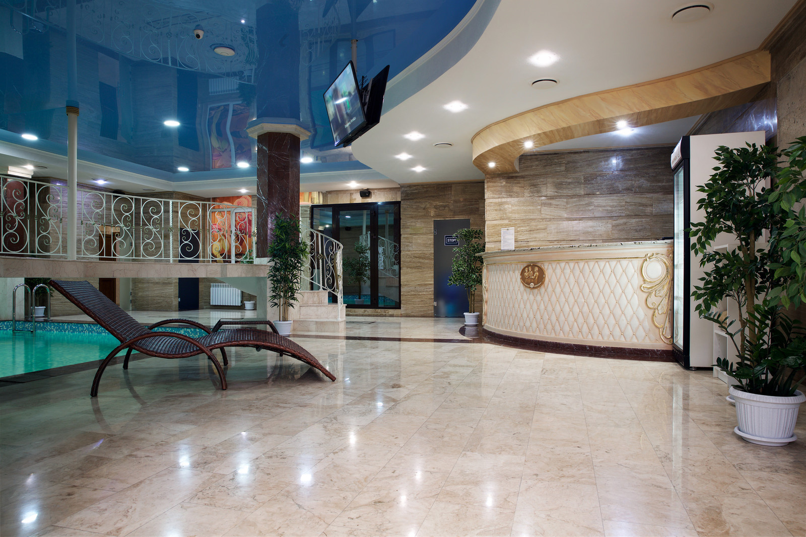 Отель Amici Grand Hotel
