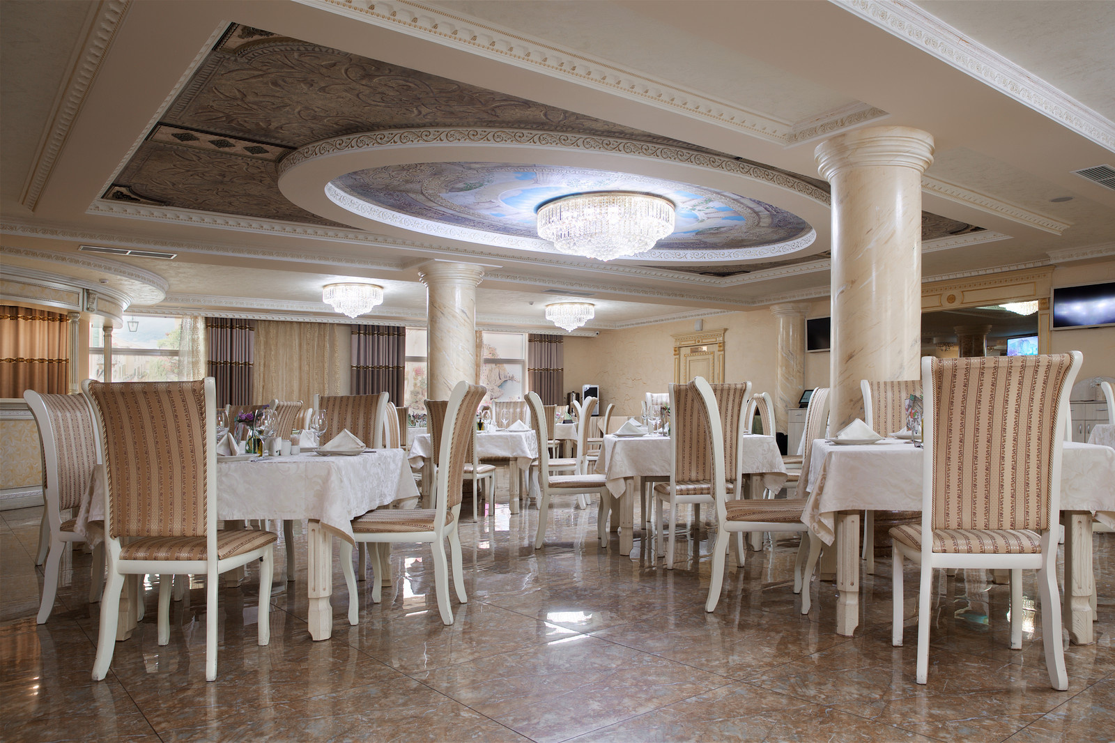 Отель Amici Grand Hotel