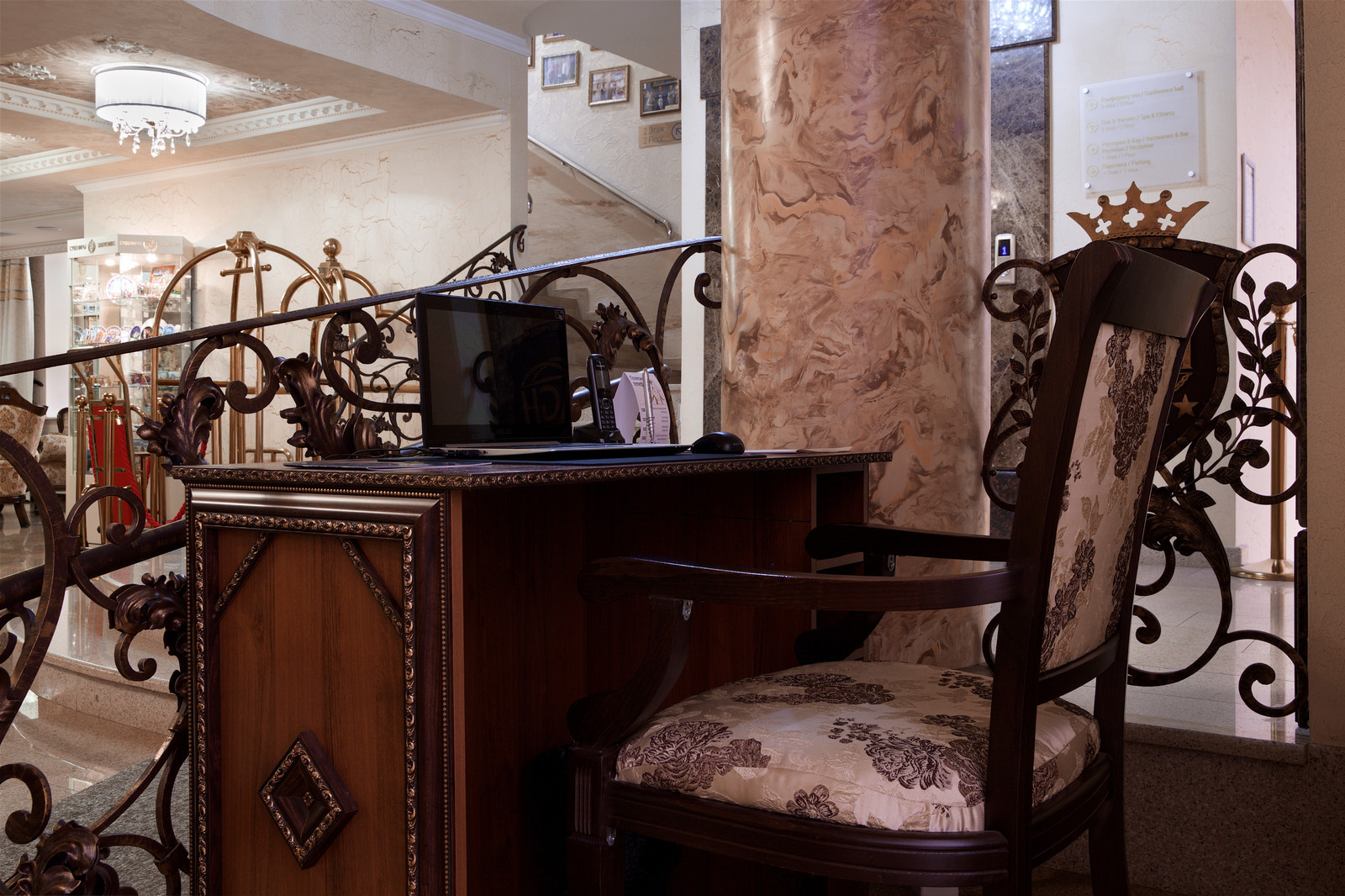 Отель Amici Grand Hotel