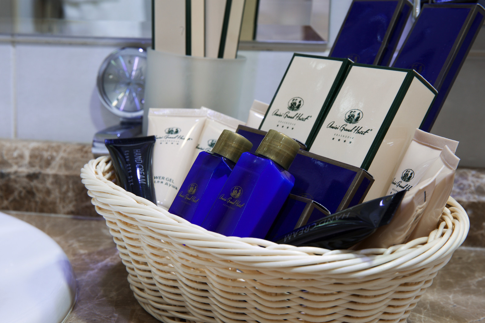 Отель Amici Grand Hotel