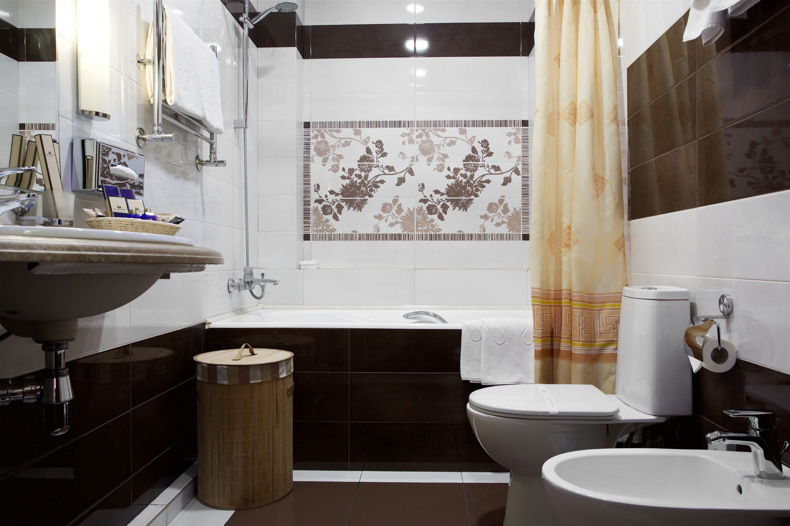 Отель Amici Grand Hotel
