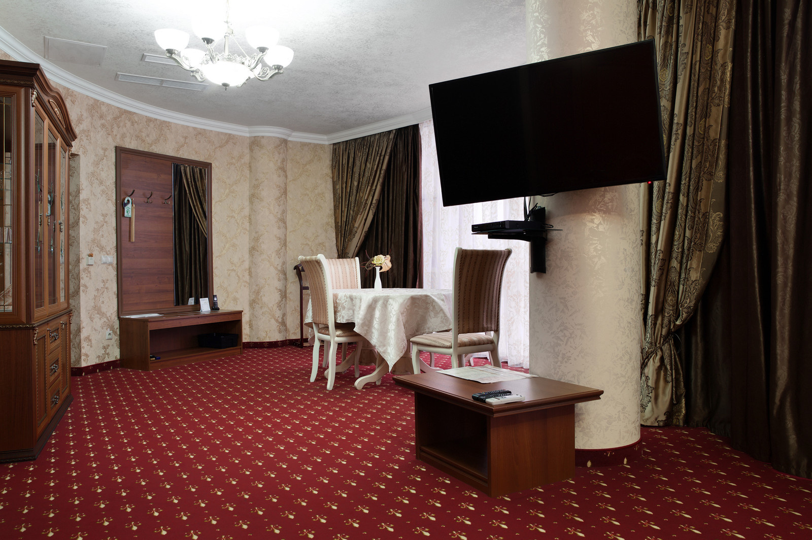 Отель Amici Grand Hotel
