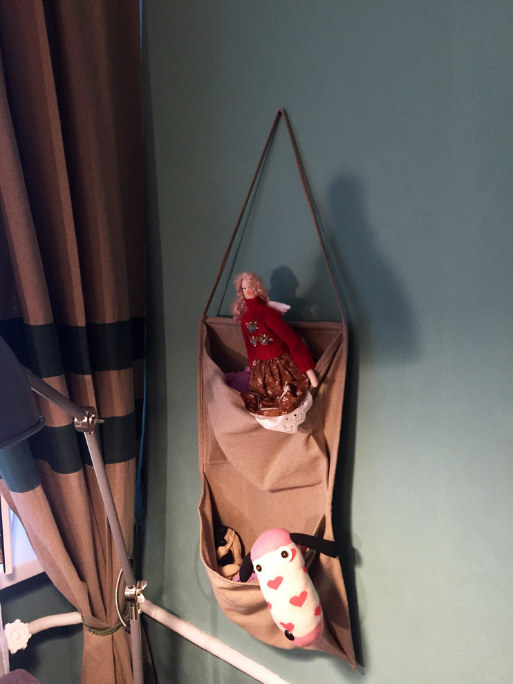 Шторы и карман для игрушек  сшиты за 15000р вместе с тканью