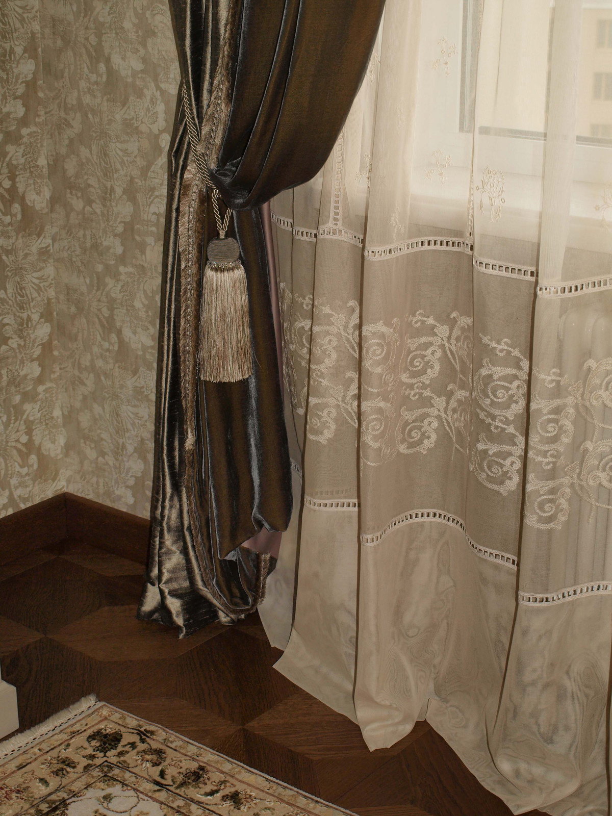 Ткани, спальня, портьеры, тюль и подхваты