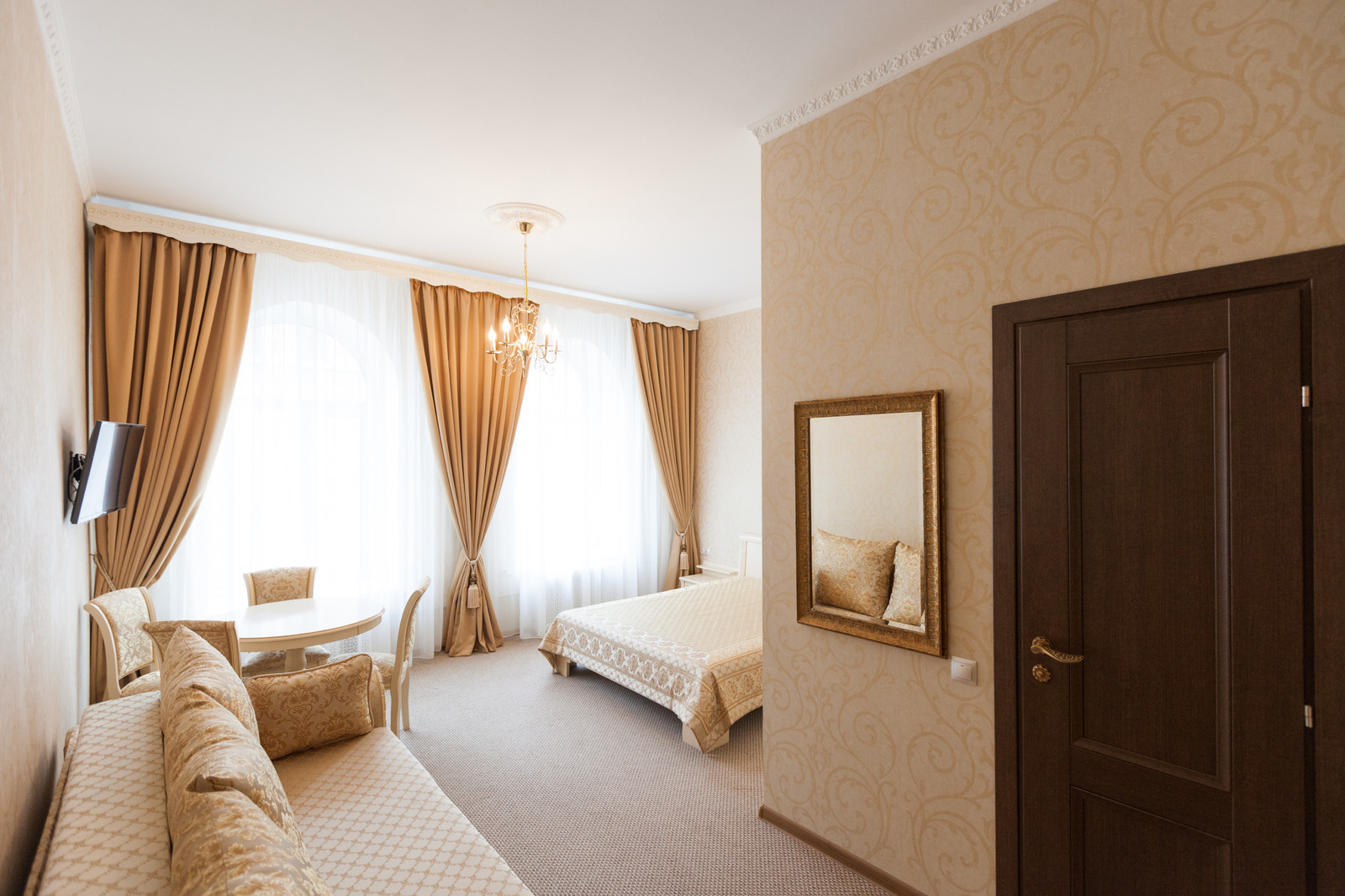 Отель "Версаль" в центре Петербурга