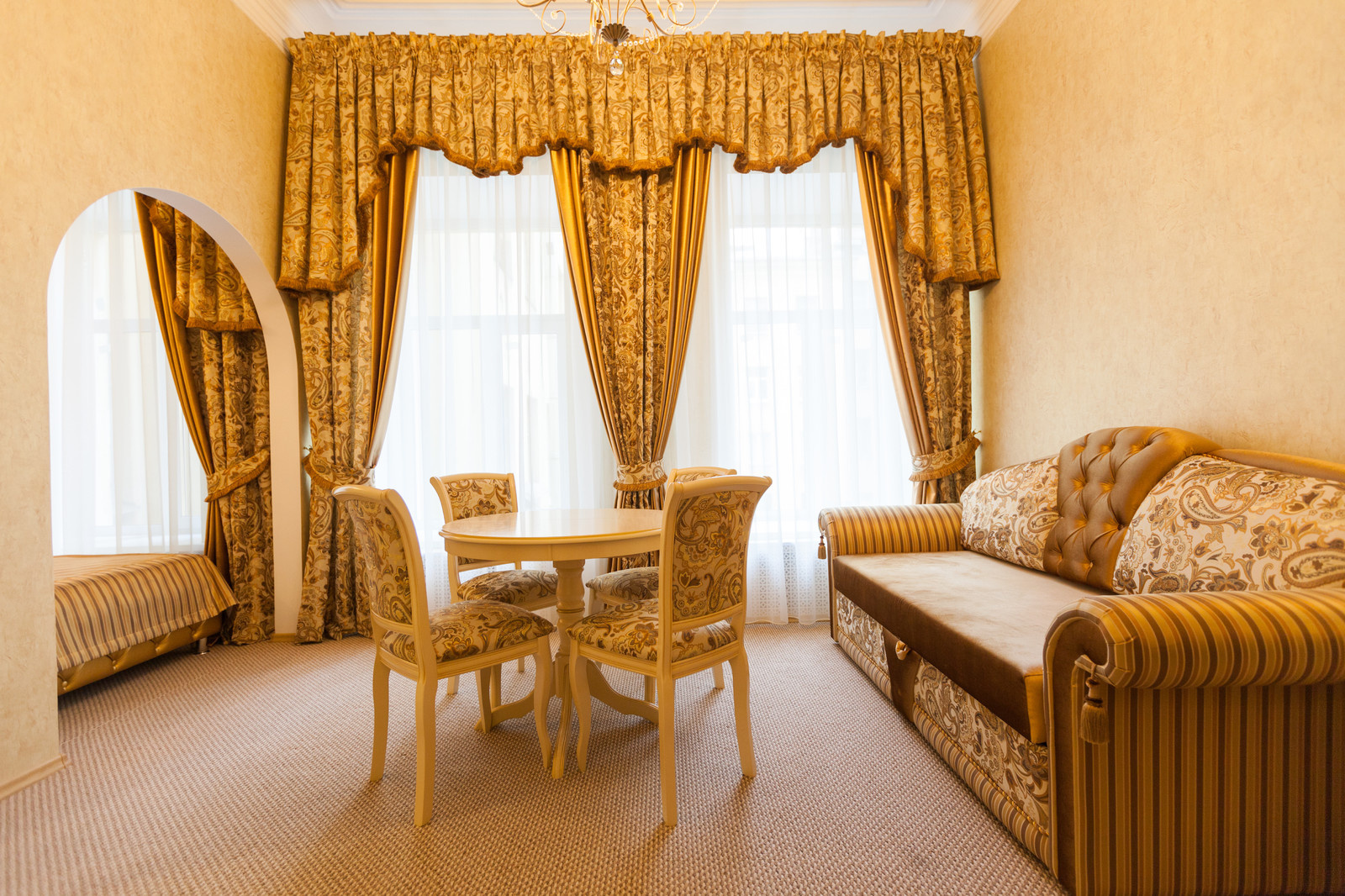 Отель "Версаль" в центре Петербурга