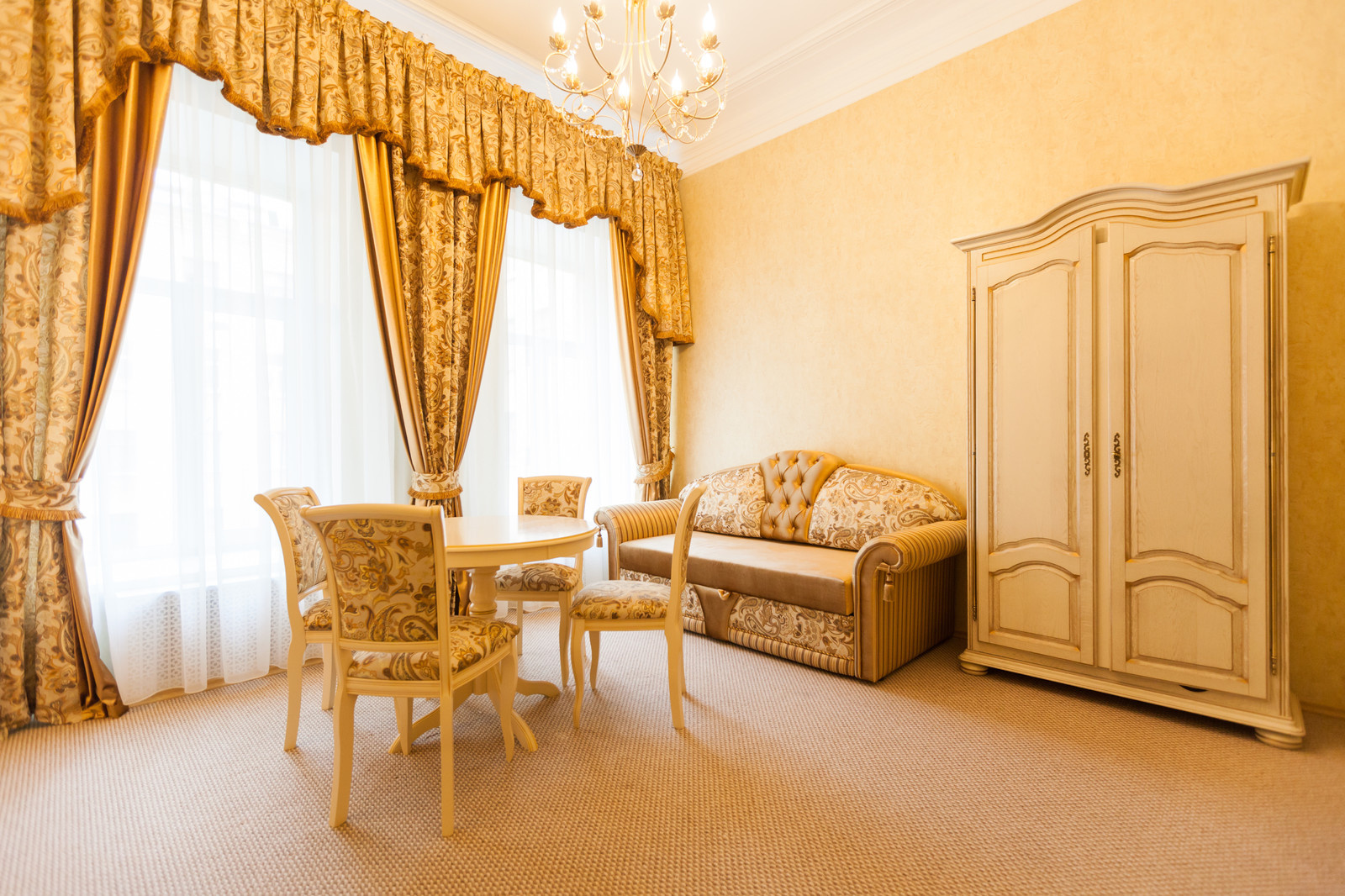 Отель "Версаль" в центре Петербурга