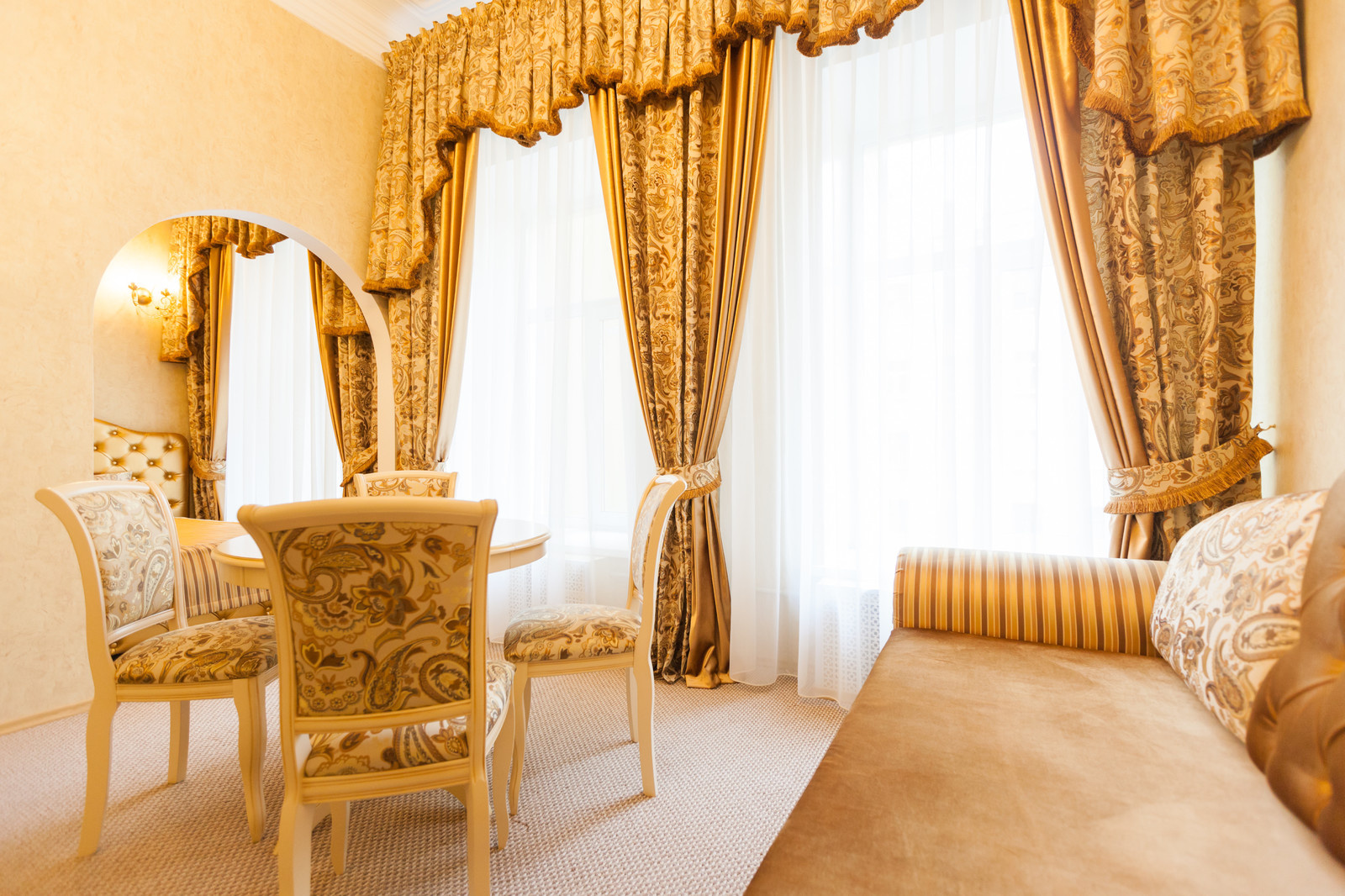 Обложка проекта: Отель "Версаль" в центре Петербурга