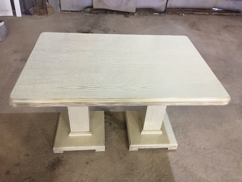 Столы и стулья