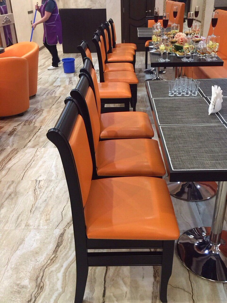 Столы и стулья