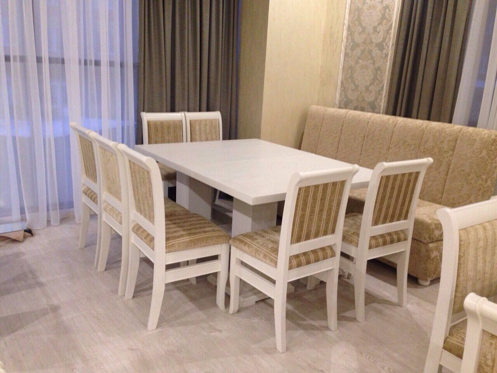 Столы и стулья