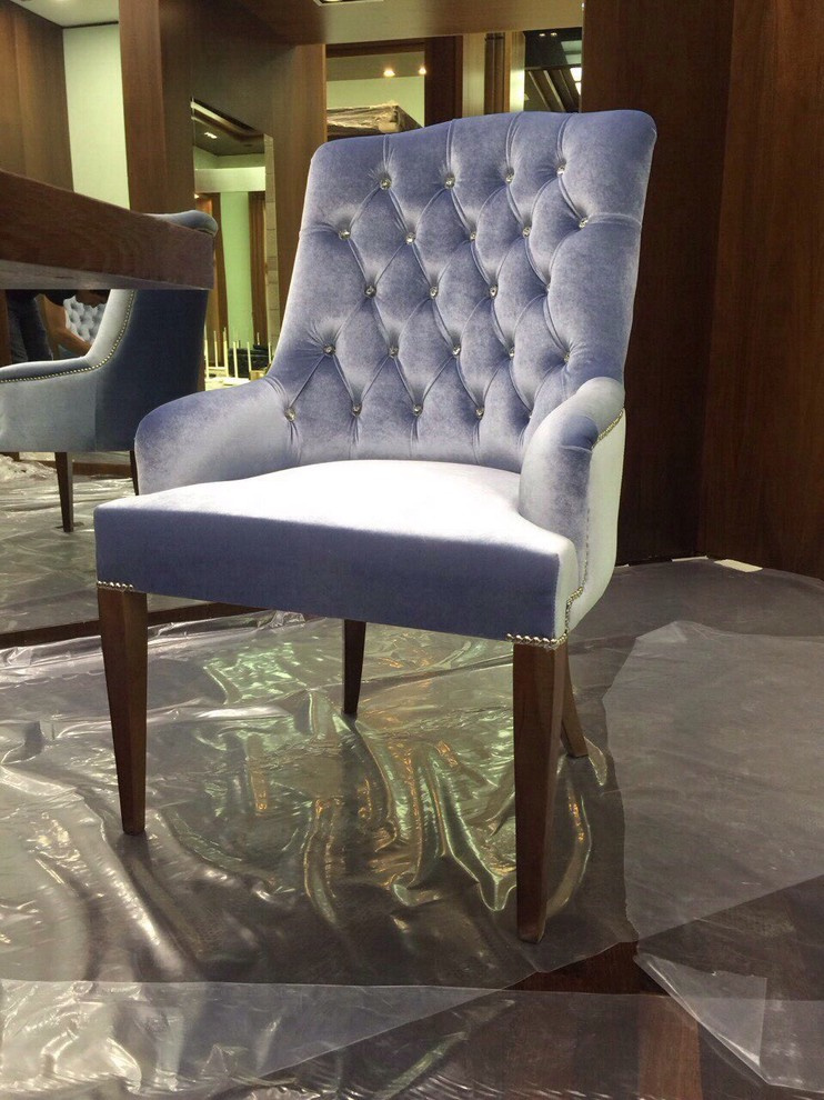 Столы и стулья