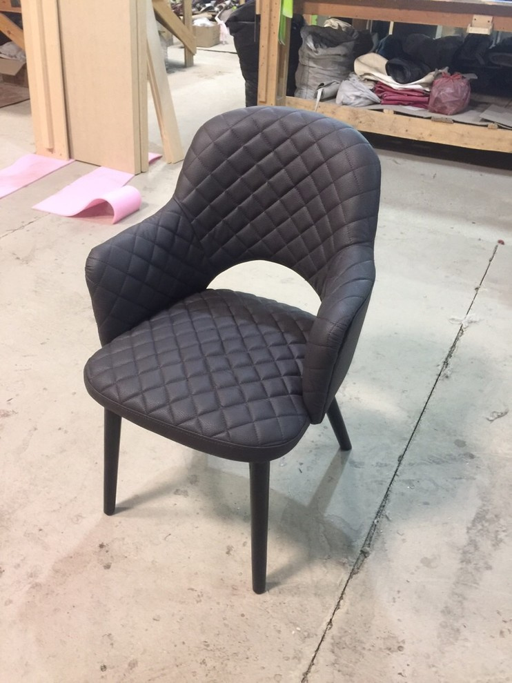 Столы и стулья