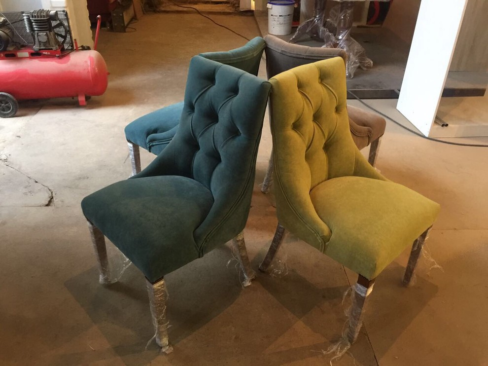 Столы и стулья