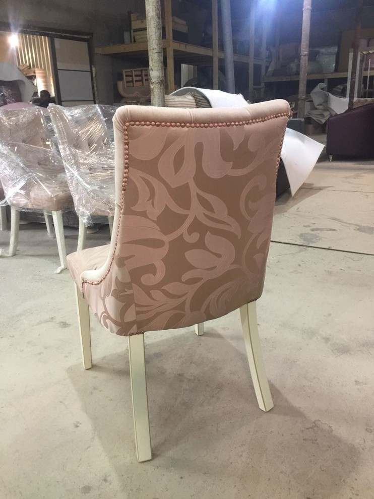 Столы и стулья