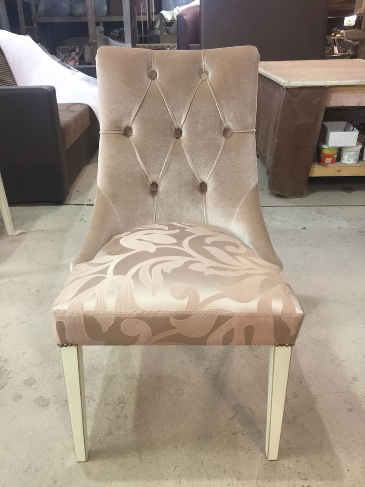 Столы и стулья