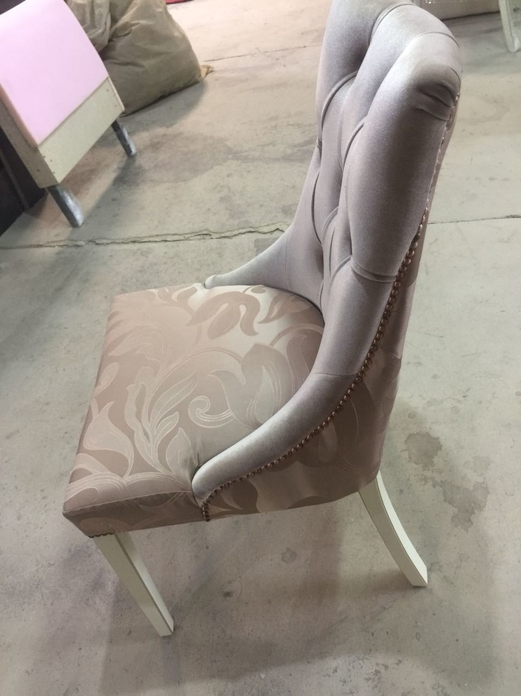 Столы и стулья