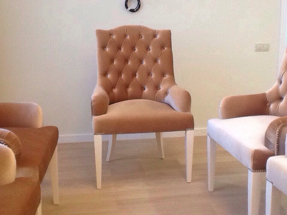 Столы и стулья