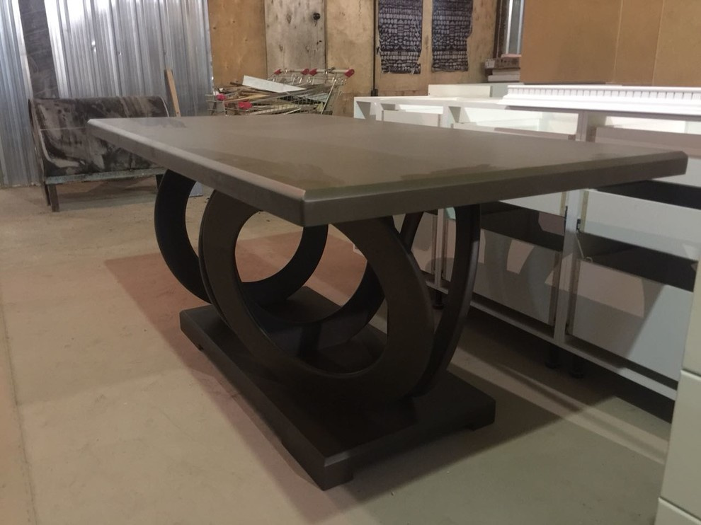 Столы и стулья