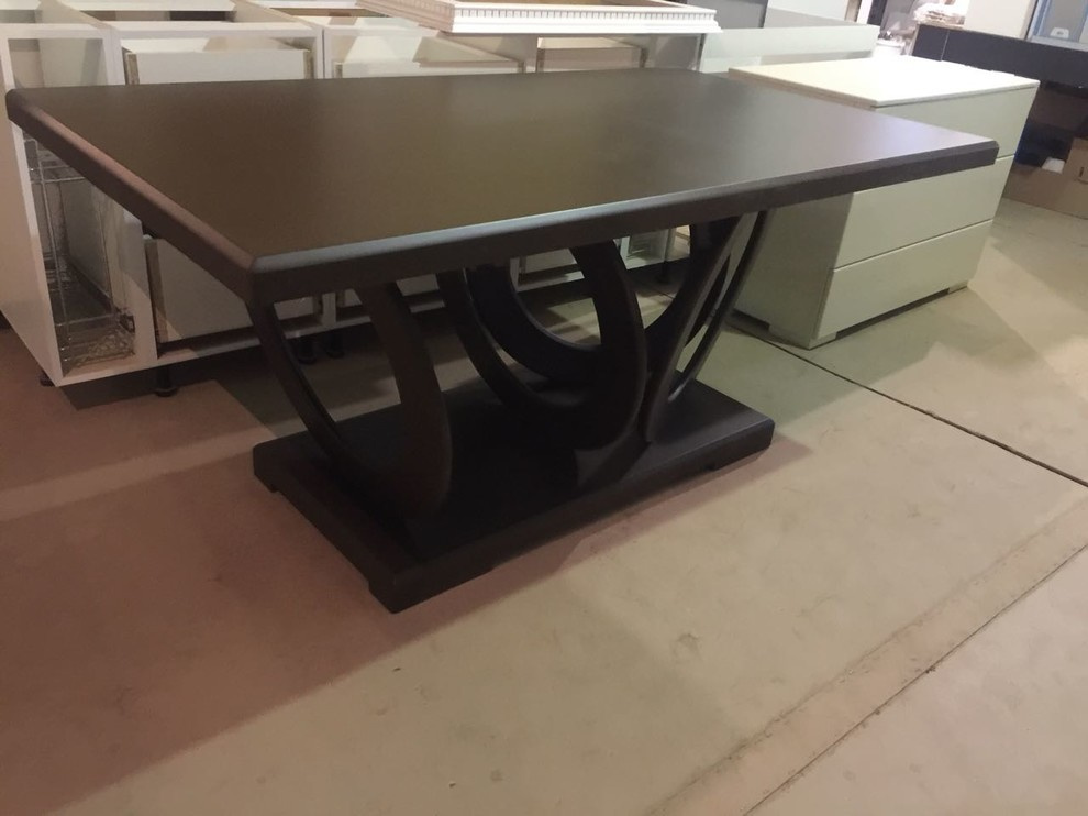 Столы и стулья