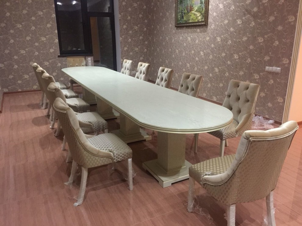 Столы и стулья