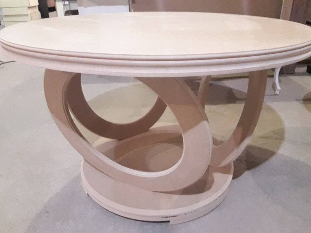 Столы и стулья