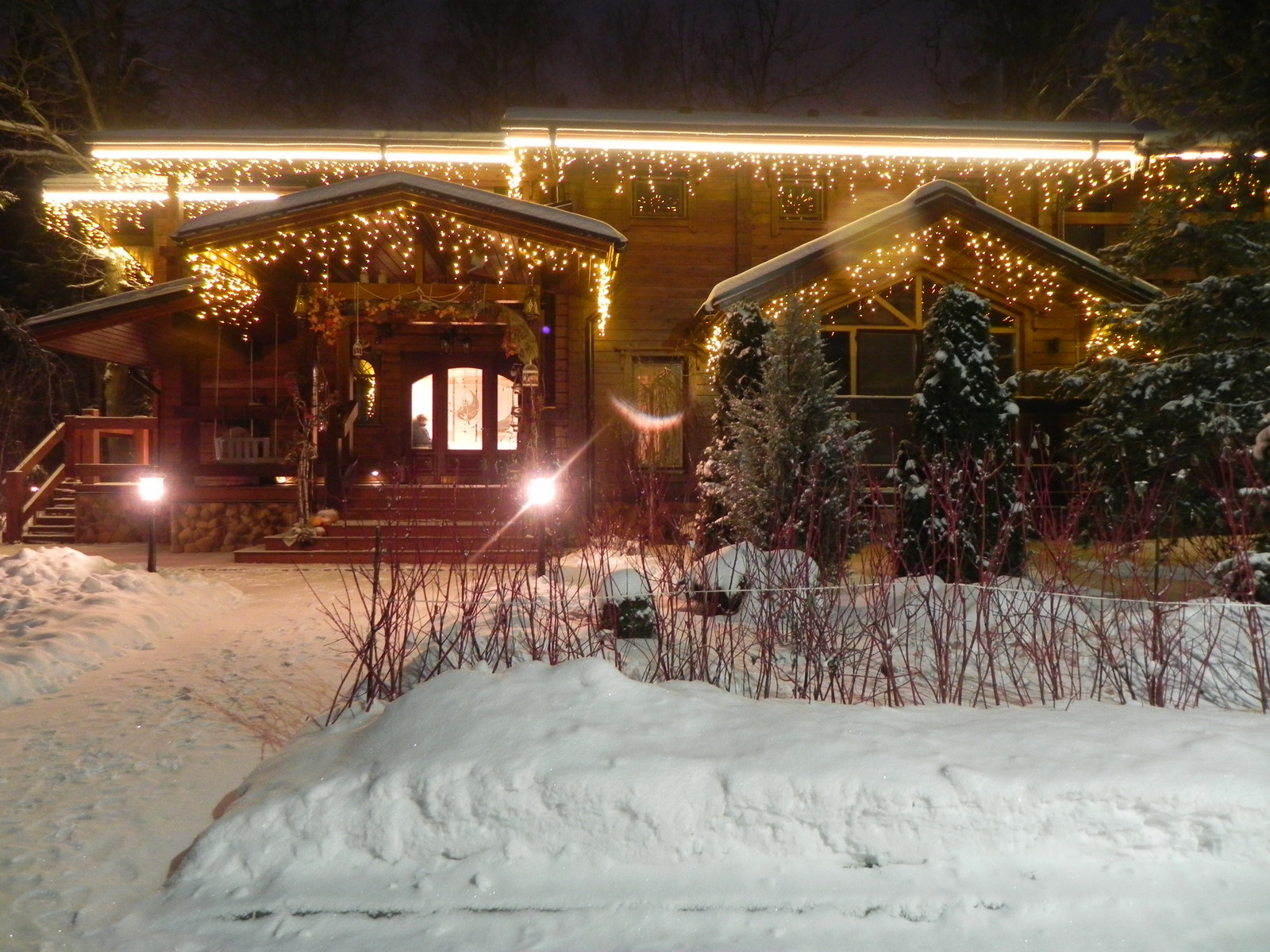 Обложка проекта: Новогоднее освещение коттеджа