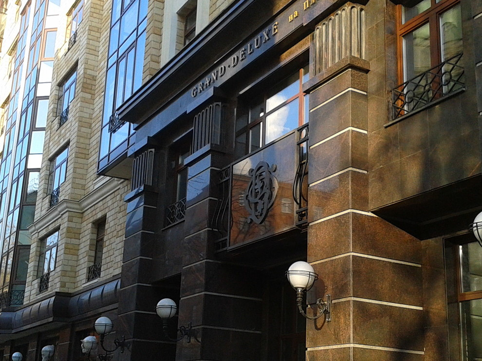 Фасад жилого комплекса "Grand de Luxe на Плющихе