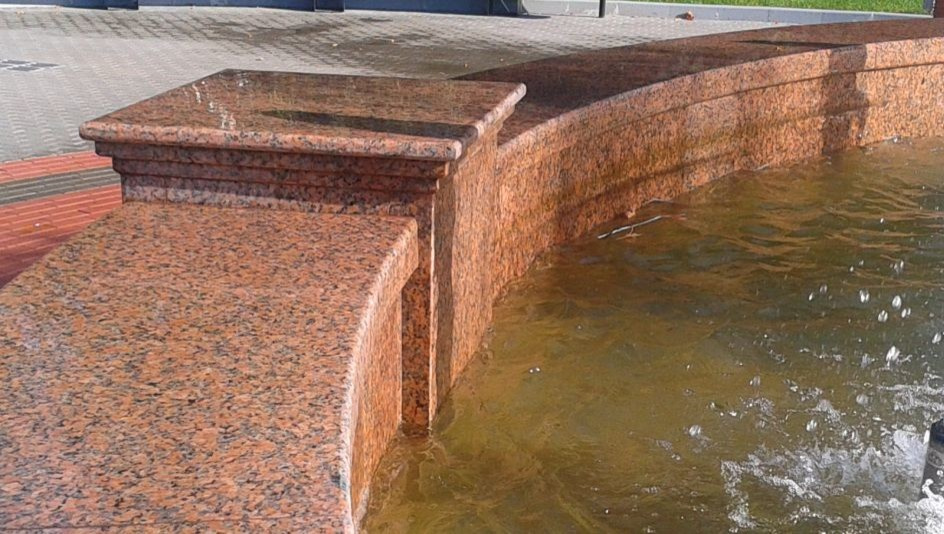 Фонтан из гранита в Химках