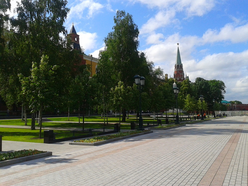 Мощение гранитом в Александровском Саду у Кремля