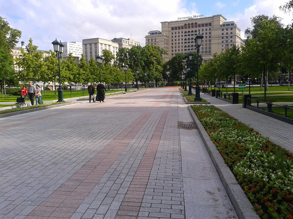 Мощение гранитом в Александровском Саду у Кремля